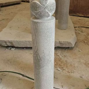 惠州 芝麻白花岗岩石材挡车石柱、停车柱、圆柱挡车柱、方柱挡车柱等