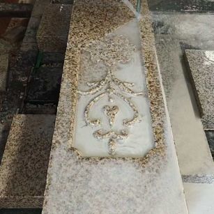 惠州 黄金麻花岗岩异形加工雕刻栏杆大柱