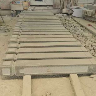 惠州 芝麻白异形加工雕刻-栏杆大柱，方柱