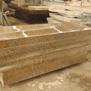 惠州 黄金麻栏杆料半成品加工中