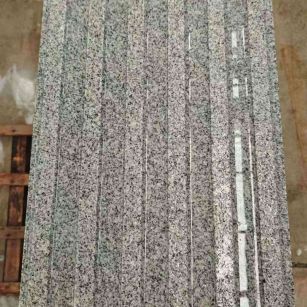 惠州 芝麻白花岗岩荔枝面雕刻盲道，盲条