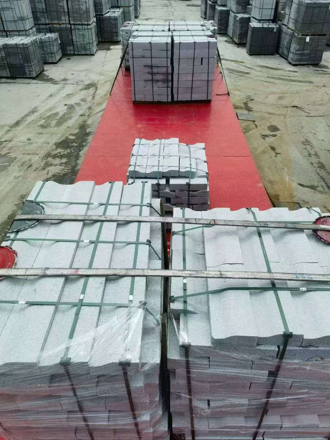 惠州 芝麻白仿形加直形路沿石出货日常