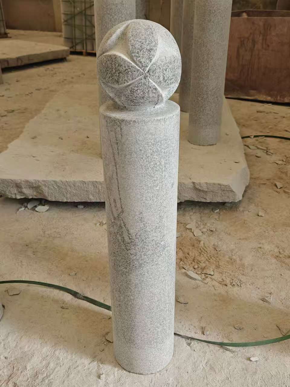 惠州 芝麻白花岗岩石材挡车石柱、停车柱、圆柱挡车柱、方柱挡车柱等