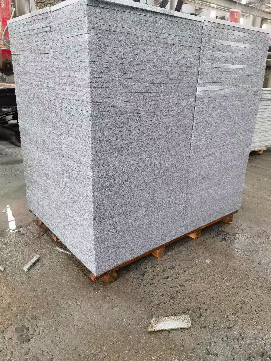 惠州 芝麻白火烧面1.8厚300*600地铺石，尺寸标准，厚薄均匀