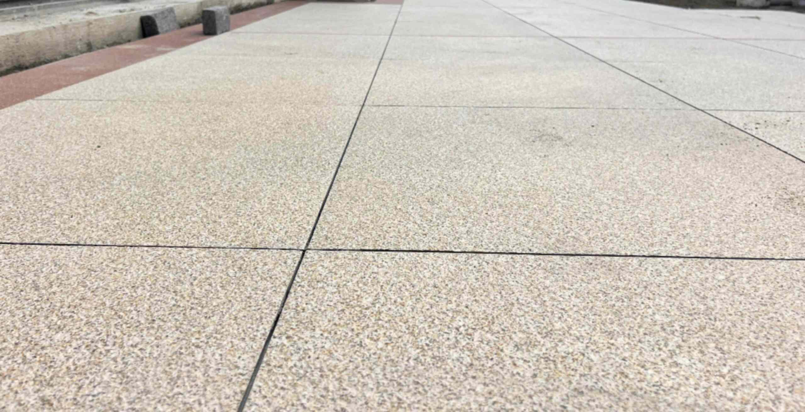 惠州 黄金麻花岗岩石板材荔枝面地面铺装效果