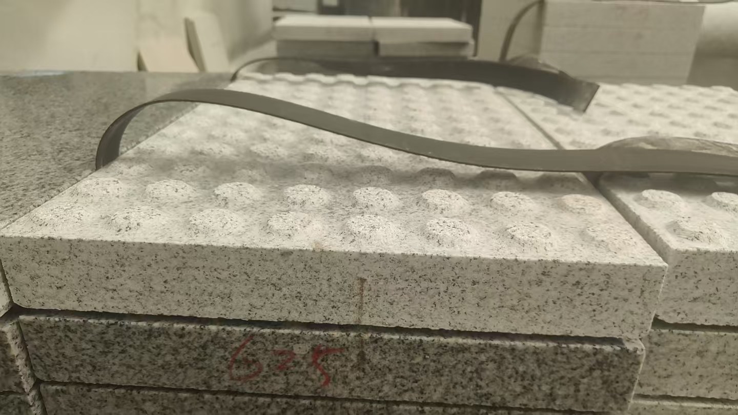 惠州 芝麻白花岗岩6.0公分荔枝面五轴加工雕刻盲点