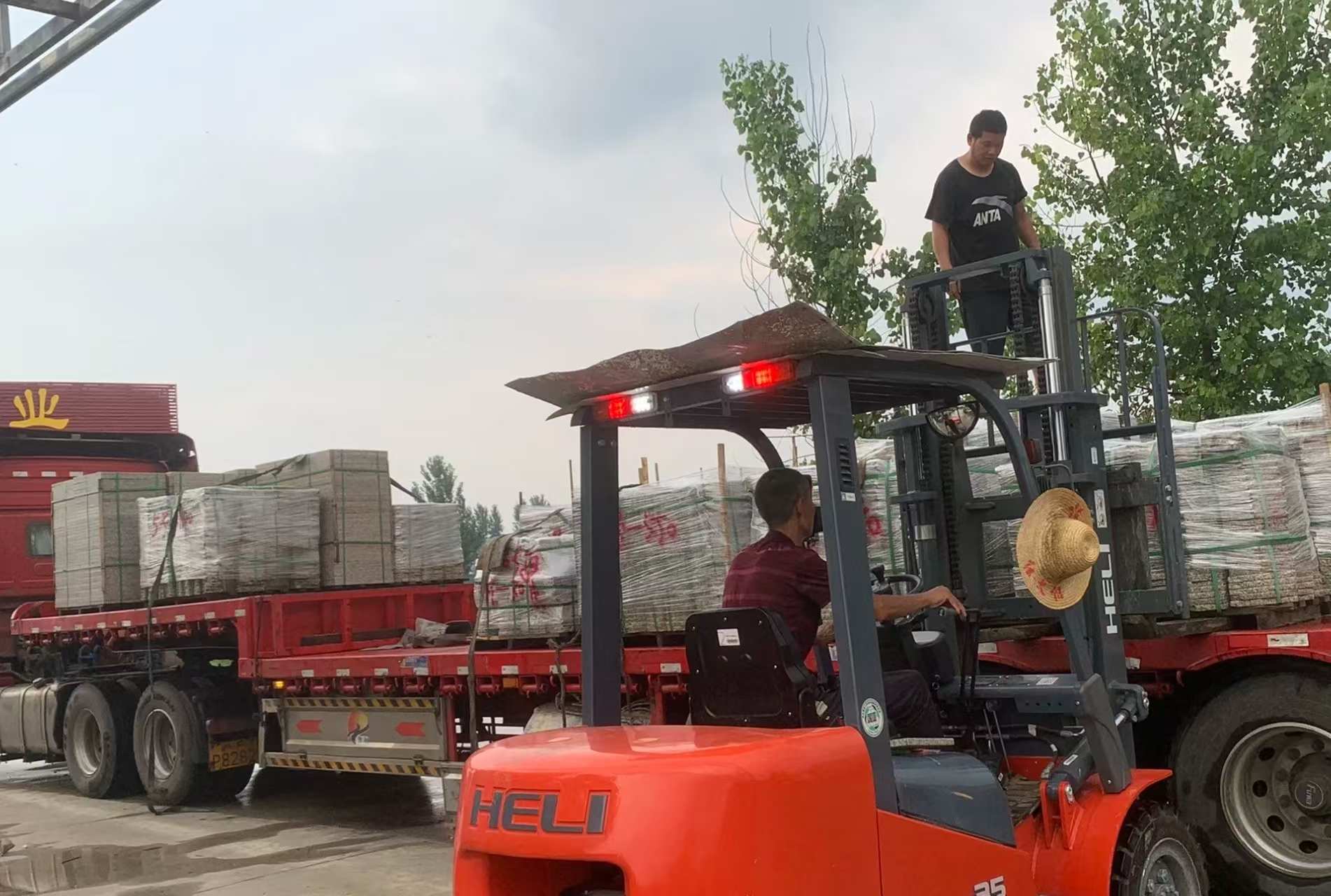 惠州 黄金麻冰裂纹，地铺石装车