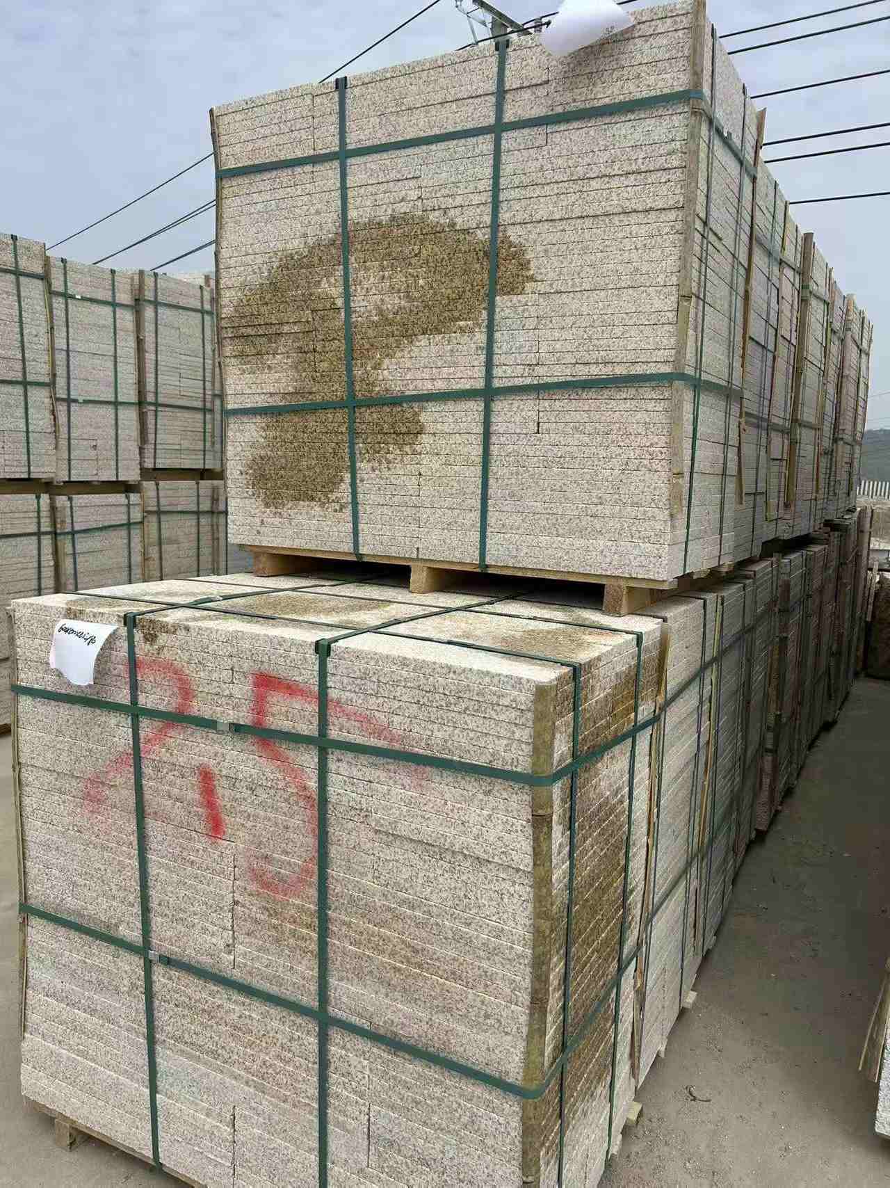 惠州 黄金麻花岗岩石材荔枝面地铺石2.5*300*600