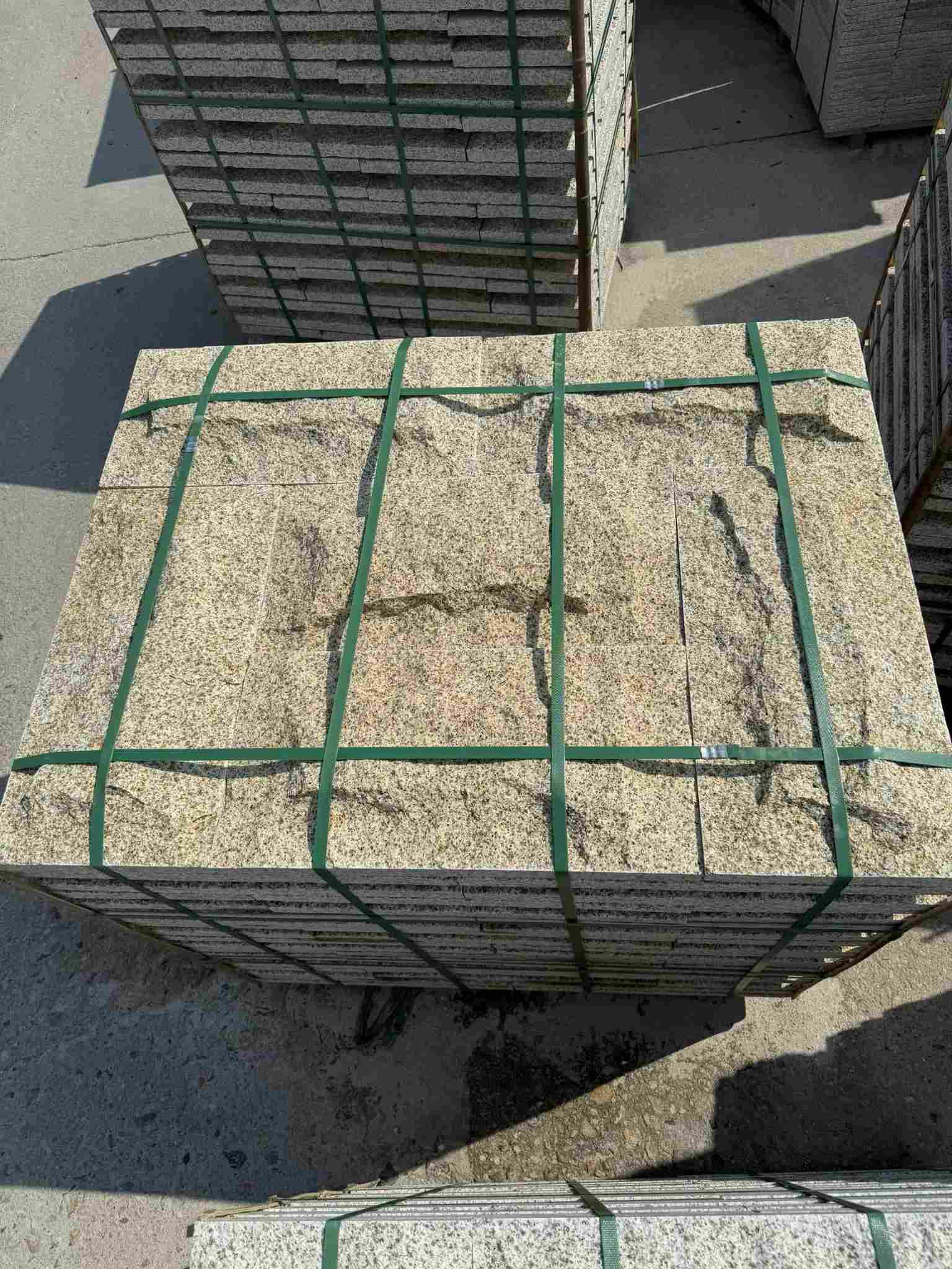 惠州 黄金麻花岗岩石材自然面蘑菇石成品