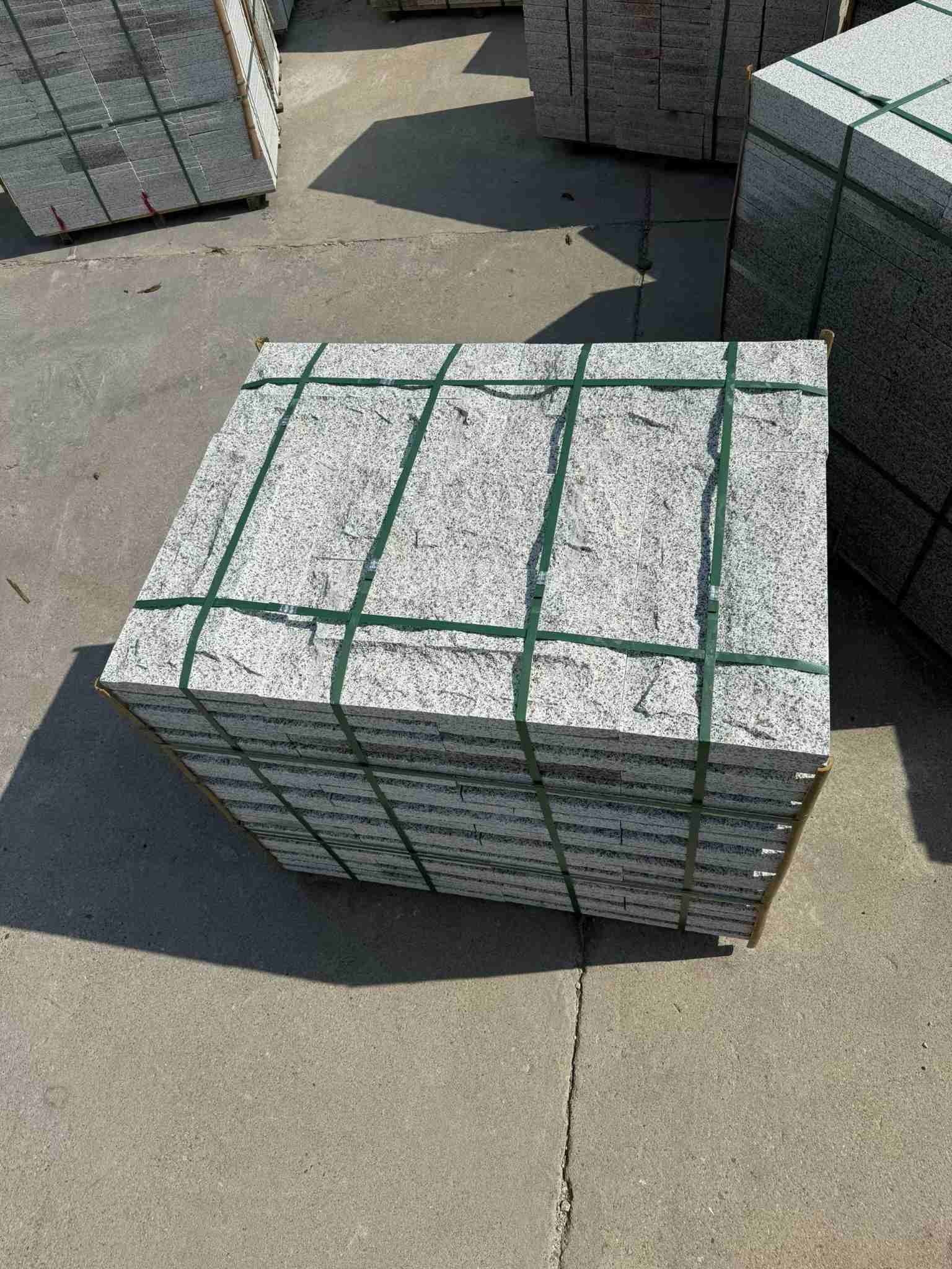 惠州 白麻花岗岩石材自然面蘑菇石成品