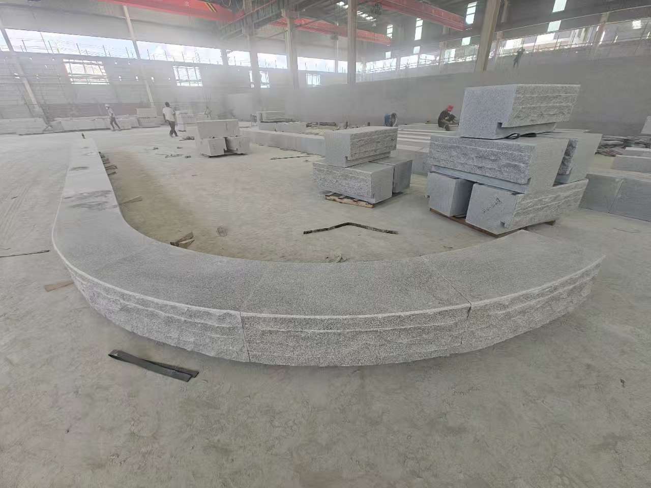 惠州 芝麻白异形坐凳，自然面光面弧形加工