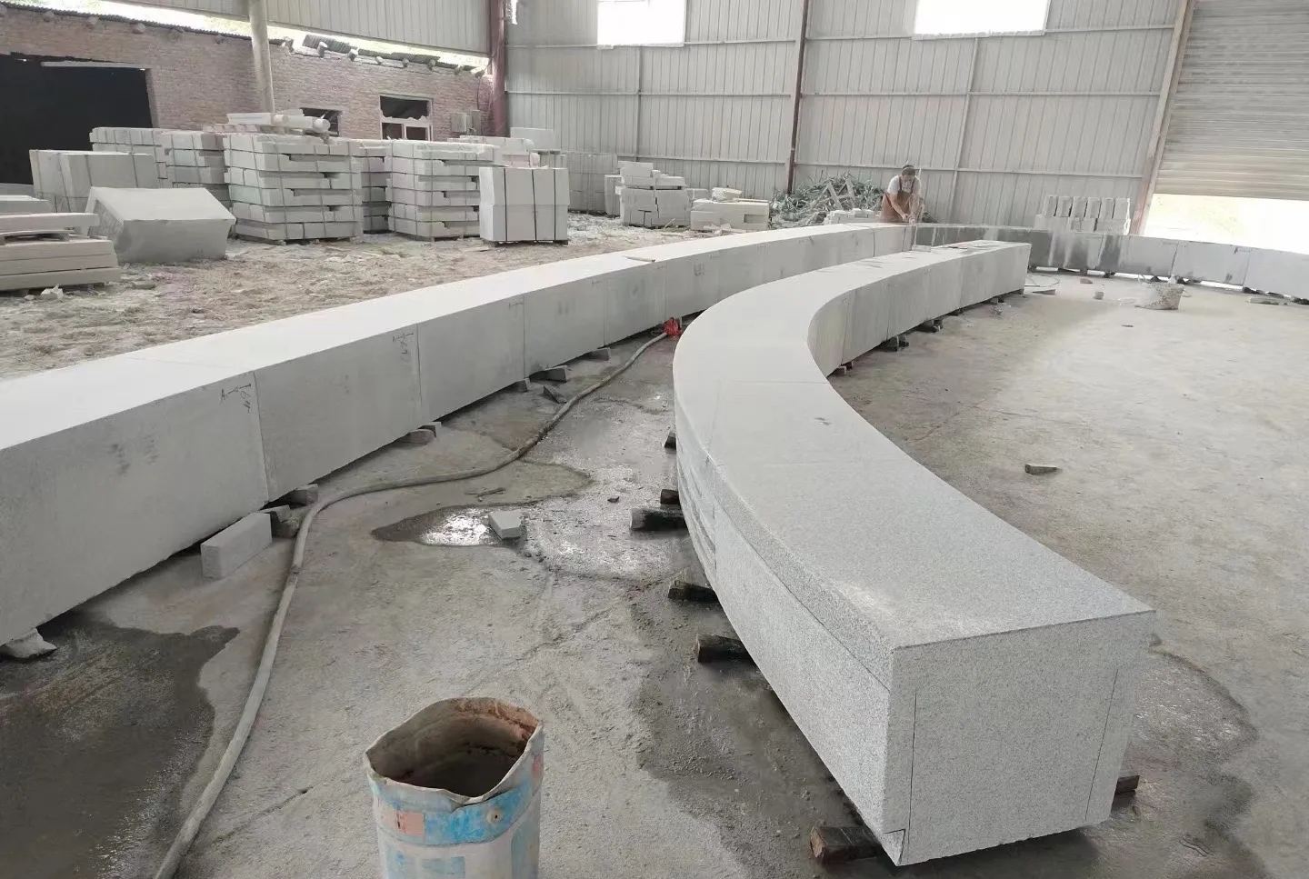 惠州芝麻白花岗岩石板材 园林光面弧形坐凳