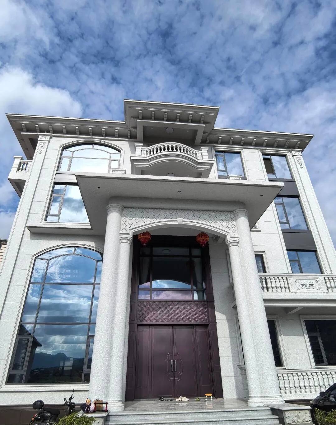 惠州白麻别墅外墙干挂石材效果示例