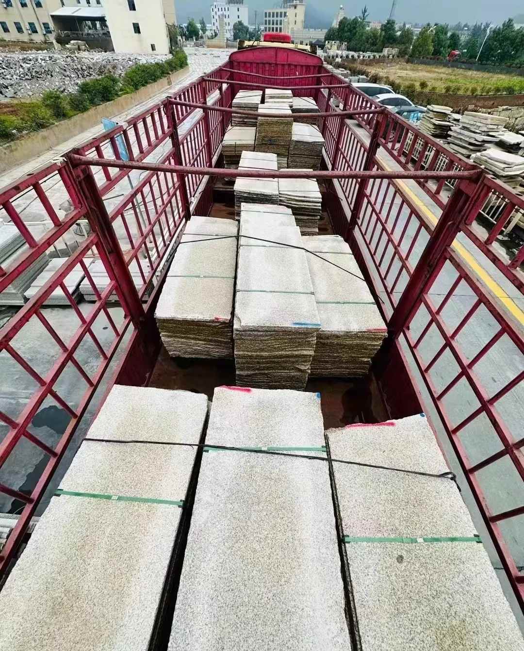 惠州 黄金麻花岗岩荔枝面，光面毛板装车完成