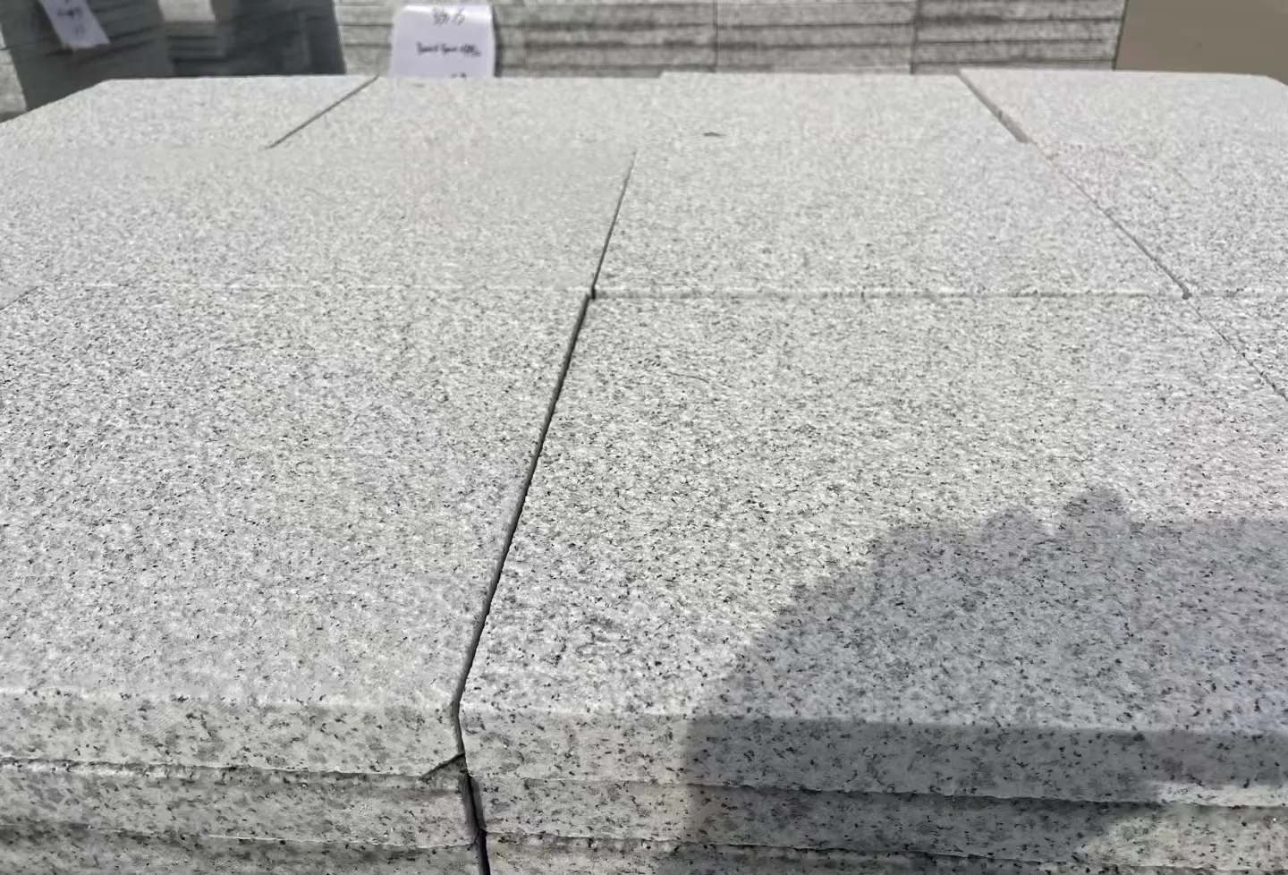 惠州 白麻花岗岩石材推荐 荔枝面地铺石