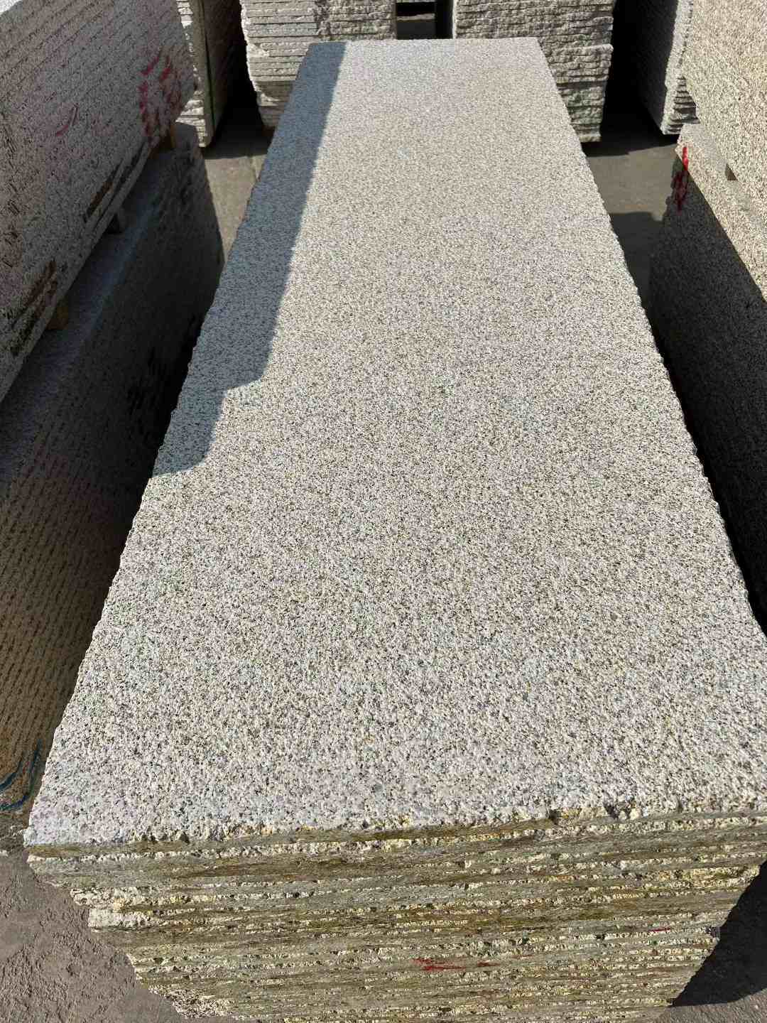 惠州 黄金麻花岗岩荔枝面毛板，半成品