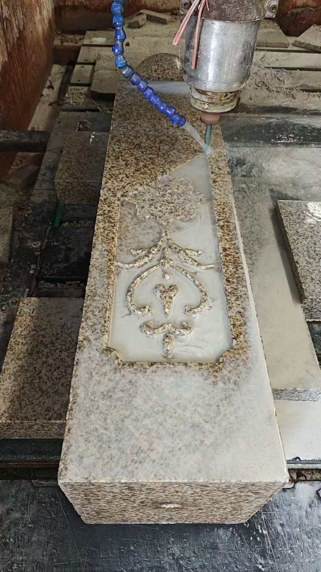 惠州 黄金麻花岗岩异形加工雕刻栏杆大柱