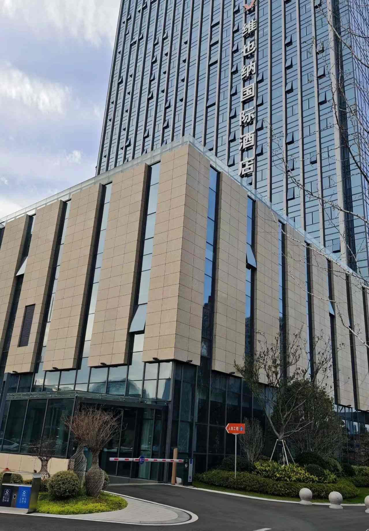 惠州 黄金麻花岗岩外墙干挂