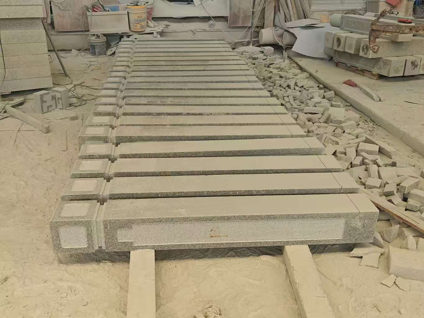 惠州 芝麻白异形加工雕刻-栏杆大柱，方柱